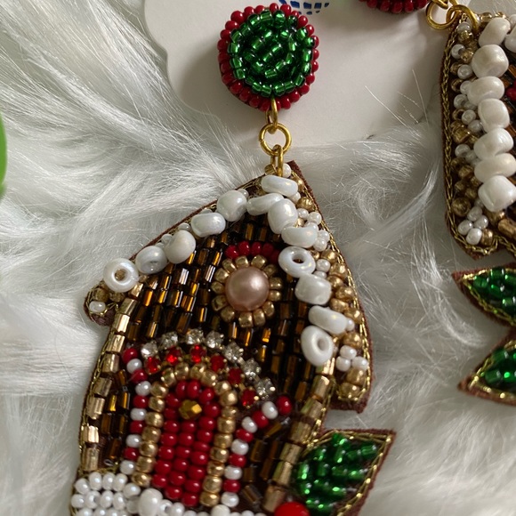 Beaded Christmas gingerbread house earrings. - Picture 3 of 5